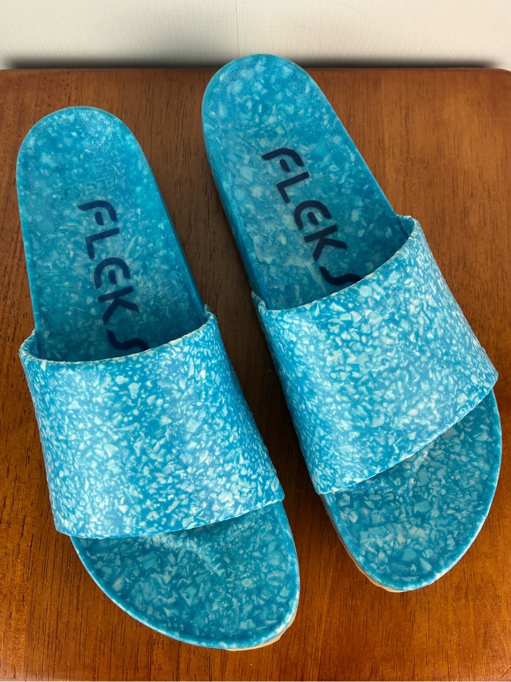 NWOT Fleks blue speckle East Beach Slide sandals shoes size W10 / M9